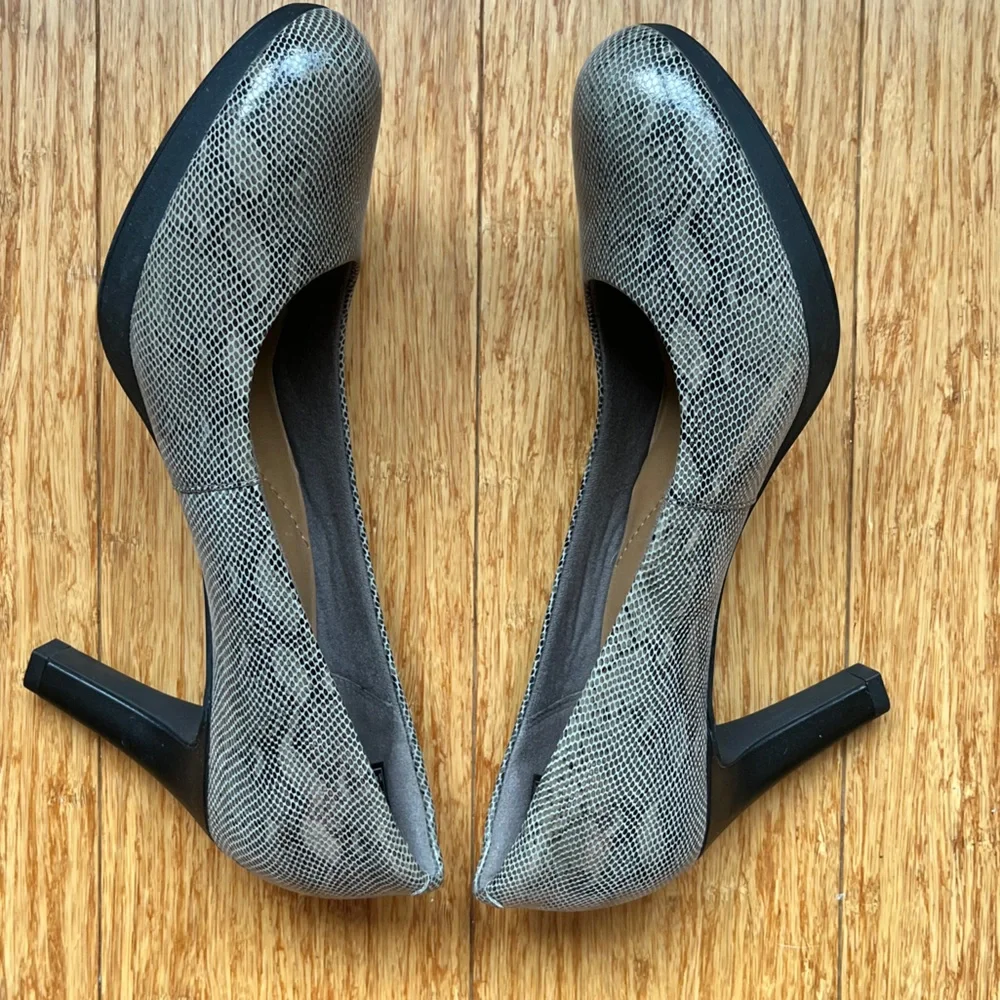New Clarks Womens Artisan Ortho Cushion Pump 3'' Heel Faux Snake Skin Gray 7.5